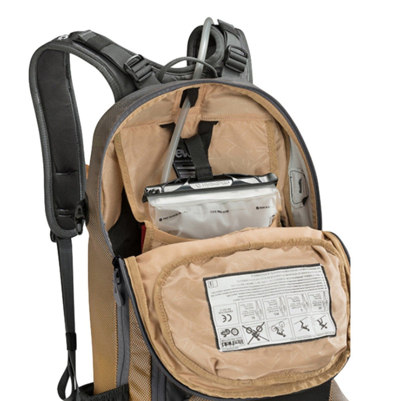 EVOC FR ENDURO 16L GREY- SAND - Premium Bikeshop